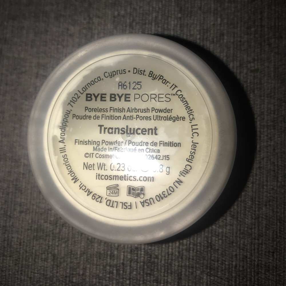 It Cosmetics Bye Bye Pores Powder